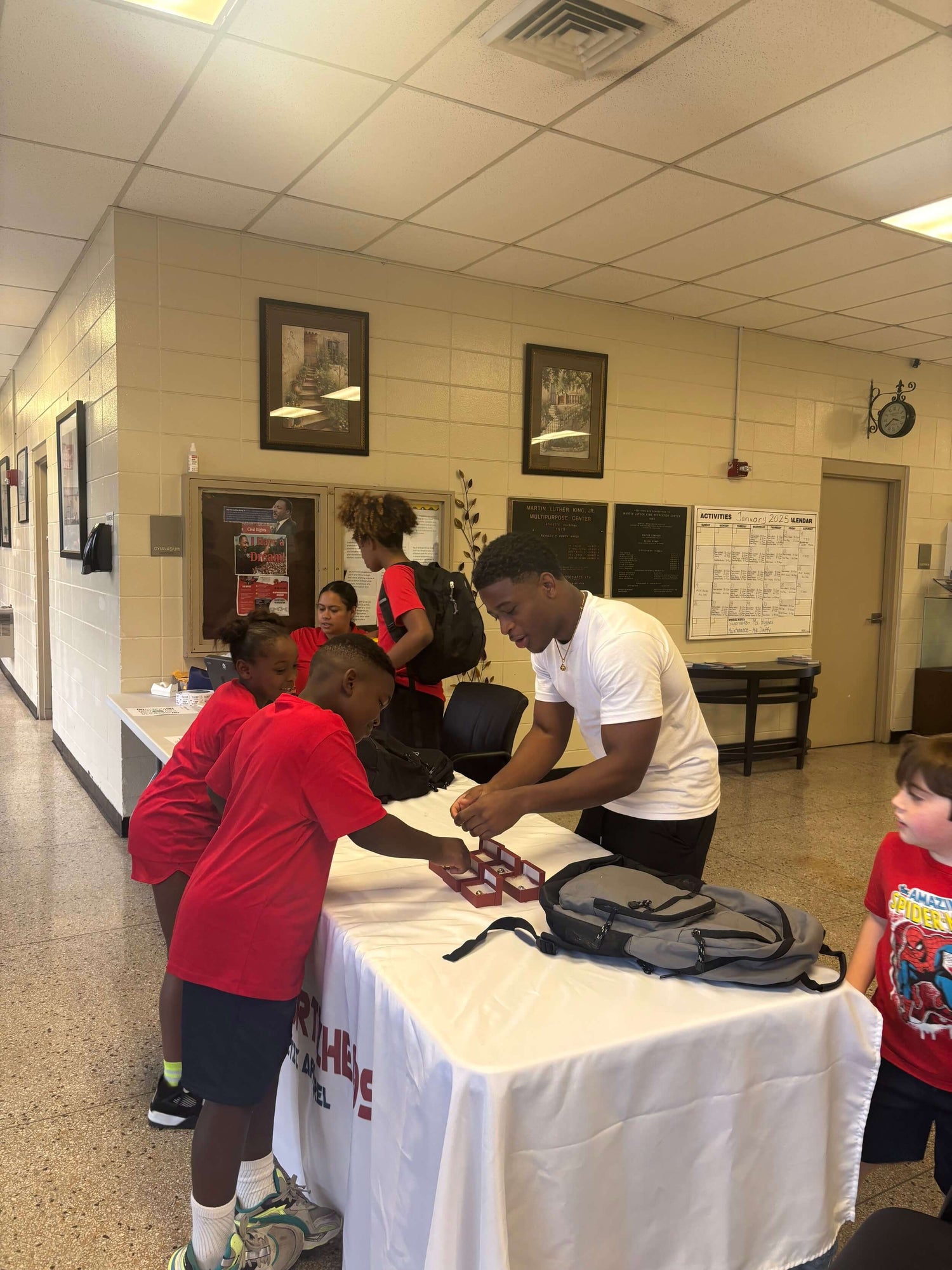 Jadon Johnson owner of Sportzzheads with his basketball team